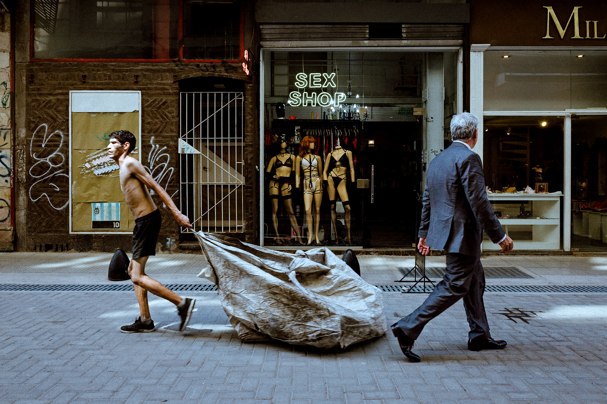 Street photograph by Chini Bolsón